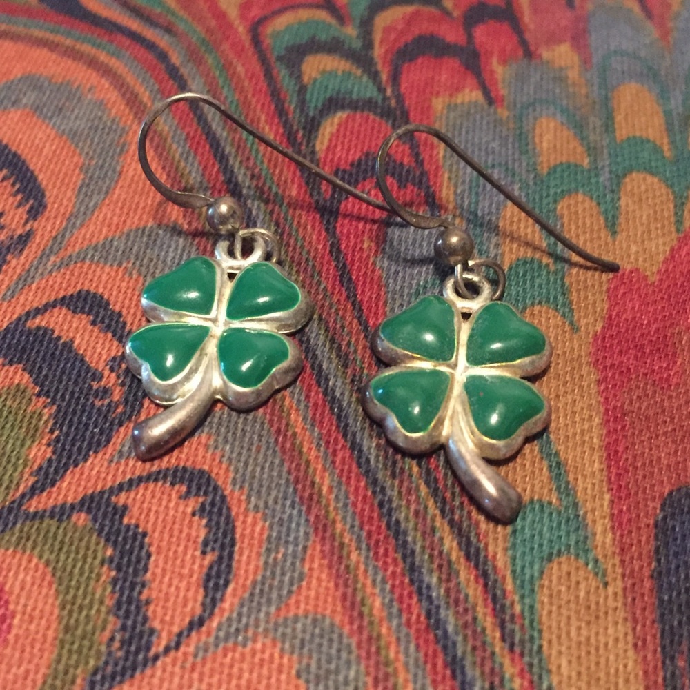 Green shamrock earrings ☘️